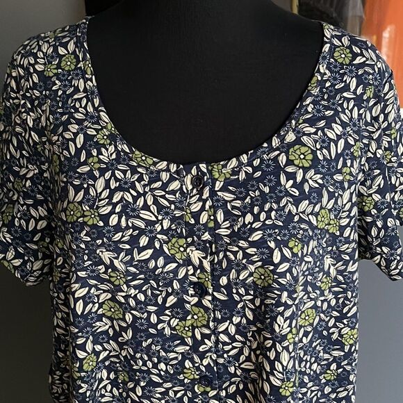Woman Within blue/green/white floral ruffle hem button front scoop neck top. M - Picture 2 of 6